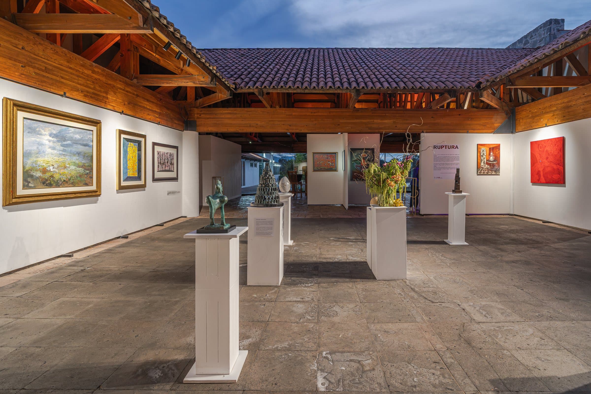 BASE, exposición